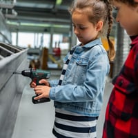 Detský akumulátorový skrutkovač Theo Klein 8567 Bosch s vymeniteľnými hlavicami, zelený, od 3 rokov 2