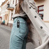 Thopeb Önvédelmi Riasztó Kulcstartó - 130 dB Hangos Személyi Riasztó Villogó Fénnyel - Biztonsági Eszköz Nőknek, Időseknek és Éjszakai Munka 7