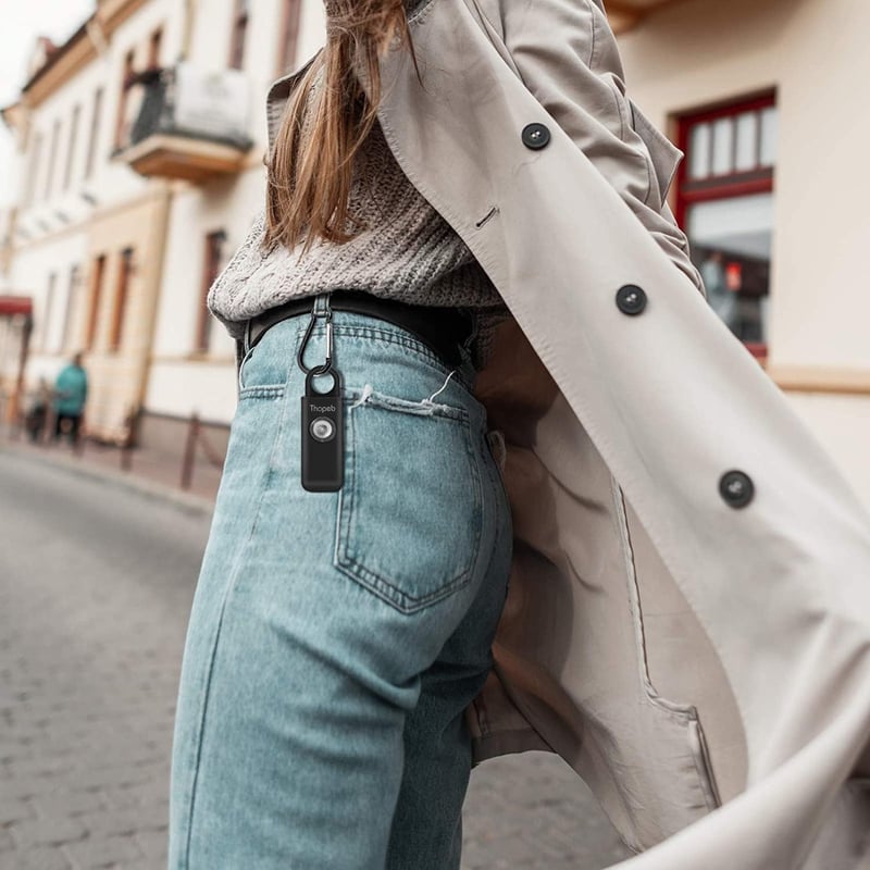 Thopeb Önvédelmi Riasztó Kulcstartó - 130 dB Hangos Személyi Riasztó Villogó Fénnyel - Biztonsági Eszköz Nőknek, Időseknek és Éjszakai Munka