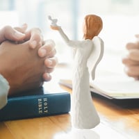 Figúrka anjela, ručne vyrezávaná soška strážneho anjela, darček na pamiatku, spomienkový darček, dekorácia 4