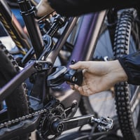 Nosič bicyklov na ťažné zariadenie Thule EasyFold XT pre 2 bicykle, 13-pólový, čierny/hliníkový 7