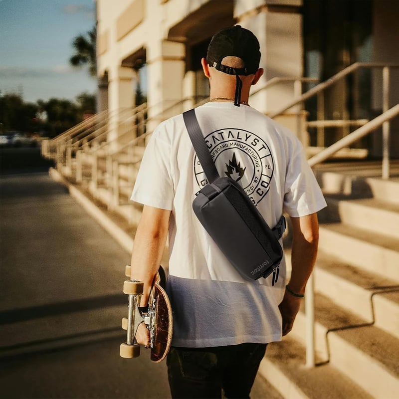 tomtoc Premium 3L Sling Bag férfi válltáska iPad mini 7 és Switch 2 kompatibilis