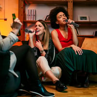 TONOR TW820 Vezeték Nélküli Duál Mikrofon Szett - UHF Professzionális Dinamikus Rendszer Karaoke, Buli, Esküvő, Rendezvény - 60m Hatótáv, Fe 8