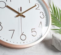 Topkey Falióra 30 cm Modern Csendes Járású Rózsaarany Kerek Analóg Dekoratív Óra Nappaliba Hálószobába Konyhába Elemmel Működő 3