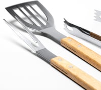TRECOLA 3 részes rozsdamentes grillezés szett fa nyéllel - spatula, fogó, szeletelő 4