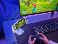 Mobilný herný ovládač Trust GXT Mylox Bluetooth – sivý, kompatibilný s iPhone / Android / PS5 / Xbox, RGB podsvietenie, duálne vibrácie, 12-hodinová výdrž batérie 10