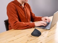 Trust Verto bezdrôtová vertikálna ergonomická myš – červená 7