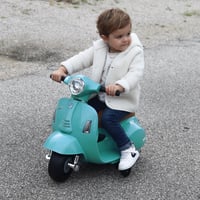 Elektrická detská kolobežka TURBO CHALLENGE Vespa GTS 119151 – 6V batéria, max. 25 kg, od 18 mesiacov, vodovo zelená 7