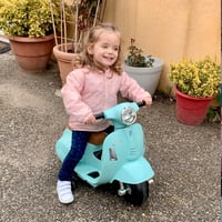 Elektrická detská kolobežka TURBO CHALLENGE Vespa GTS 119151 – 6V batéria, max. 25 kg, od 18 mesiacov, vodovo zelená 6