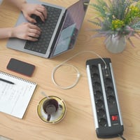 UCOMEN 10-es elosztó USB-C PD 20 W túlfeszültség-védelemmel TÜV/GS 16 A - 1,5 m kábel 4
