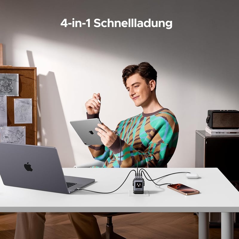 UGREEN UNO 100W GaN USB-C Töltő 4 Portos LED Kijelzővel - Robot Dizájn MacBook, iPad, iPhone, Galaxy Készülékekhez (Fekete)