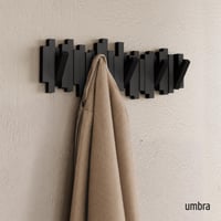 Umbra Sticks Zidna vješalica s 5 kuka – Crna, moderna vješalica za kapute za hodnik i spavaću sobu, reciklirana plastika 2