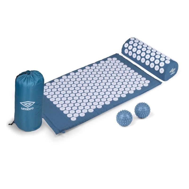 Covoraș de presopunctură Umbro cu pernă și mingi - 71x42 cm - covoraș de masaj albastru pentru dureri de spate și de gât, cu geantă de transport, pentru yoga și relaxare