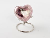 UrnsWithLove Mini urnă funerară în formă de inimă cu model de fluture, urnă memorială roz cu cutie și suport 3