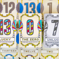 USAopoly Flip 7: with a Vengeance kartová hra – Samostatná hazardná hra s akčnými kartami – Rýchla rodinná a spoločenská hra od 8 rokov 9