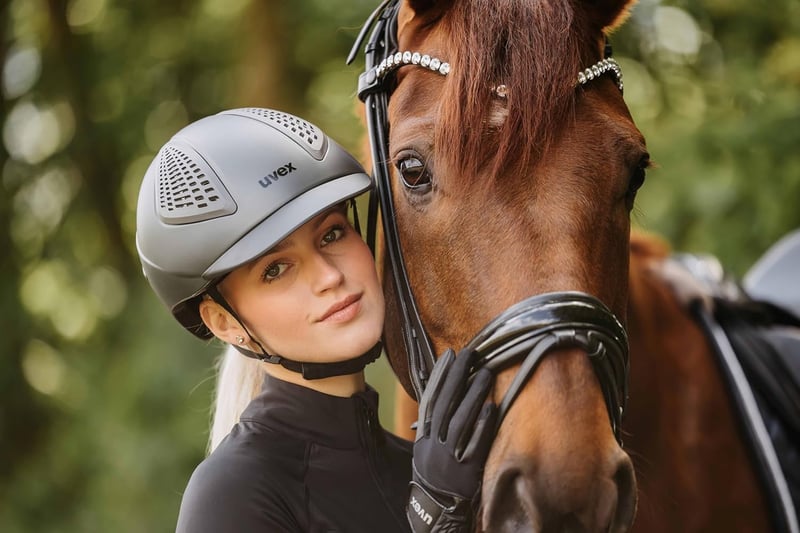 Uvex Exxential III Könnyű Lovaglási Sisak Unisex Méretállítható