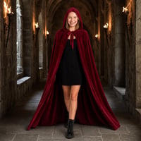 Tmavočervený zamatový upírsky plášť s kapucňou 170 cm – Halloweensky kostým pre dospelých, stredoveký gotický cosplay karnevalový plášť pánsky 7