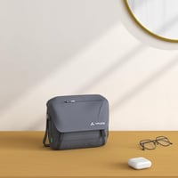 Taška cez rameno VAUDE Rom S III Messenger Bag čierna - Vodoodolná taška z recyklovaného PET materiálu s priehradkou na notebook pre mužov a ženy 3