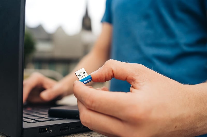 Verbatim Nano USB 2.0 32GB Pendrive - Kompakt Memóriapendrive - 32 GB, USB 3.2