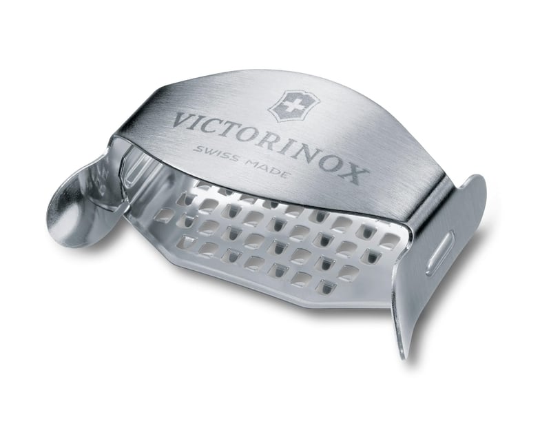 Kompaktné strúhadlo na syr Victorinox s jemnou čepeľou, kovovou rukoväťou, z nehrdzavejúcej ocele, švajčiarskej výroby, vhodné do umývačky riadu