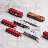 Malý vreckový nôž Victorinox Rally, červený – 9 funkcií, čepeľ, pilník na nechty, skrutkovač, otvárač na fľaše, pinzeta 2