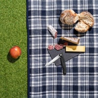 Skladací piknikový nôž Victorinox Swiss Classic so zúbkovanou čepeľou, 11 cm, červený – na krájanie ovocia, zeleniny, klobásy a žemlí, nehrdzavejúca oceľ 2
