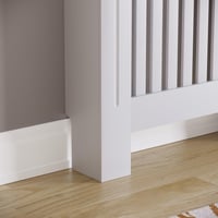 Kryt na radiátor Vida Designs Arlington, biely, malý, 83,3x78x19 cm, moderný štýl Shaker, vertikálne lamely, MDF, lakovaný, s policou, cirkulácia tepla 5