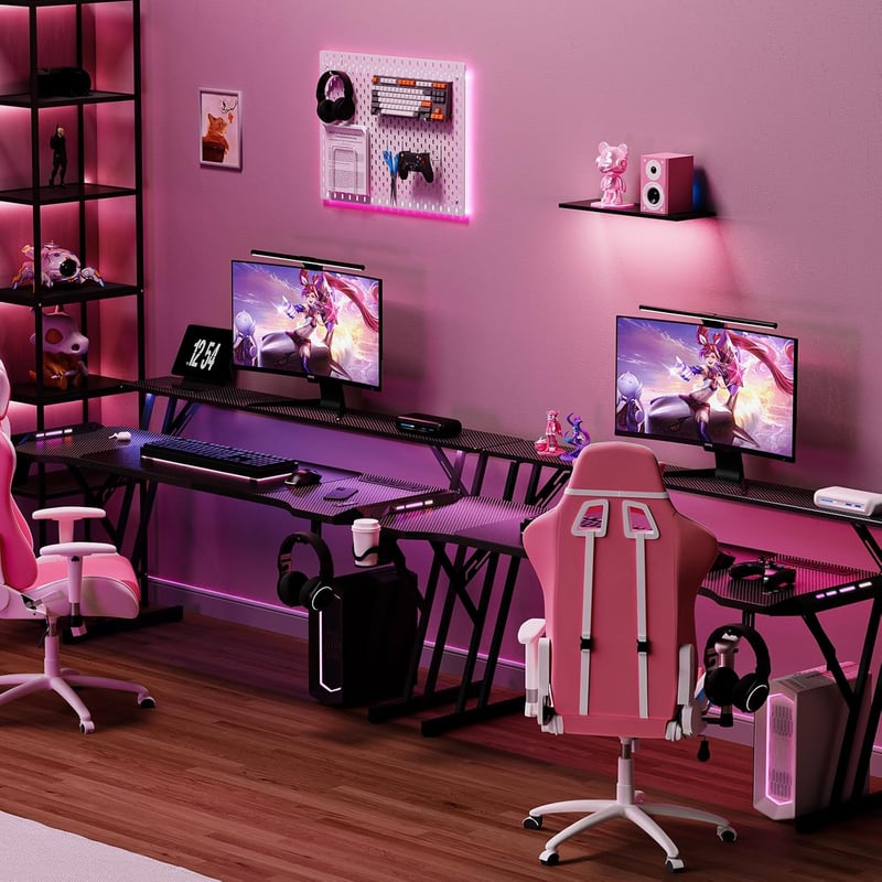 VidaTeco Gamer íróasztal 140 x 70 cm LED világítással, USB és konnektor csatlakozóval, Z alakú váz, fejhallgató tartó, egérpad PC-hez és iro