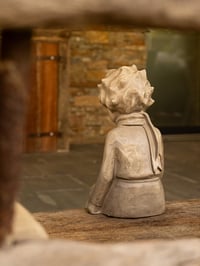Vidroflor umjetni kamen Mali princ Antoine de Saint-Exupéry figurica za rub police, mala, lagana, punjiva, otporna na vremenske uvjete, vrtna dekoracija od umjetnog kamena 9