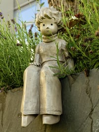Vidroflor umjetni kamen Mali princ Antoine de Saint-Exupéry figurica za rub police, mala, lagana, punjiva, otporna na vremenske uvjete, vrtna dekoracija od umjetnog kamena 2