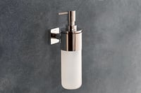 Villeroy & Boch Elements Striking falra szerelhető szappanadagoló, szatinált üveg, sárgaréz tartó, 230 ml, króm 2