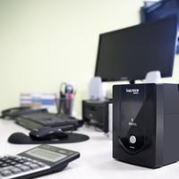 Záložný zdroj Vultech UPS800VA-LITE Lite Series 800VA 440W, 2x Bipasso/Schuko + 1x IEC13, ochrana proti preťaženiu, ochrana pri výpadku prúdu 5