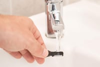 Wahl Micro Groomsman 2 v 1 detailný zastrihávač s umývateľnými hlavicami – precízny zastrihávač brady a telového ochlpenia 4