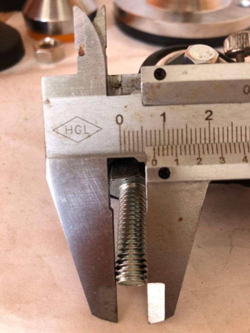 WANLIAN M8 x 25mm Bútor Görgő Szett - 4db Forgó Poliuretán Kerék, 240kg Teherbírás, Bútormozgatáshoz, Asztalokhoz, Székekhez - Fékmentes Kiv