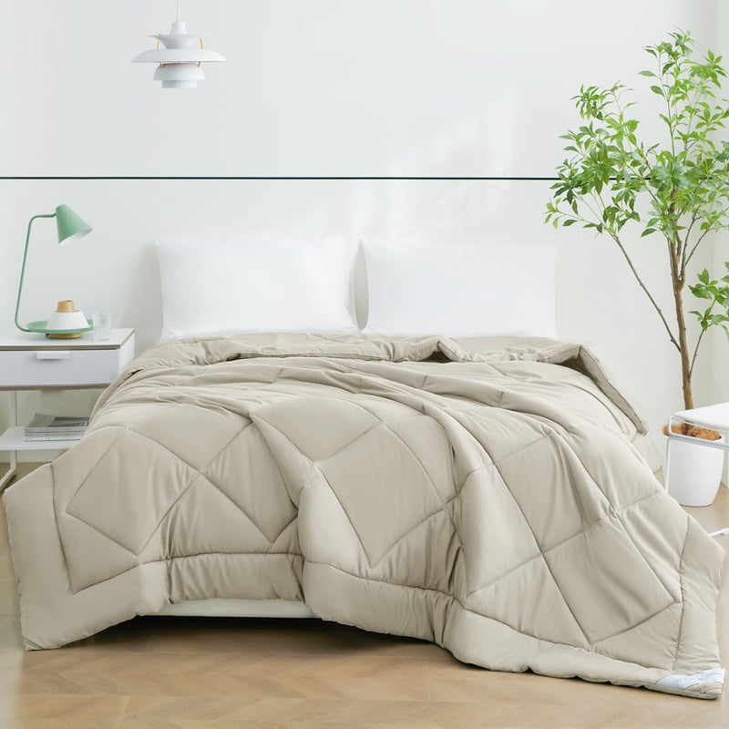 Letná prikrývka WAVVE 200x200 cm, 150GSM mikrovláknová deka, na dvojlôžko, na všetky ročné obdobia, ľahká výplň 150 g/m², béžová