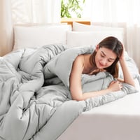 Prikrývka WAVVE 200x200 cm, Celoročná prešívaná deka, 300 gsm z mikrovlákna, Priedušná, Svetlosivá 3