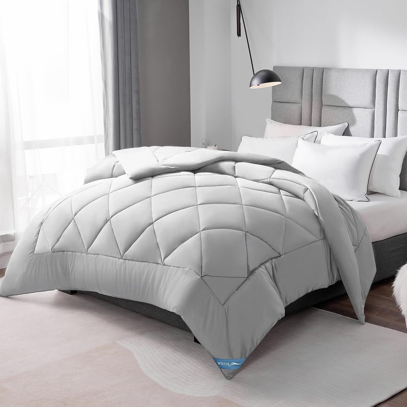 Prikrývka WAVVE 200x200 cm, Celoročná prešívaná deka, 300 gsm z mikrovlákna, Priedušná, Svetlosivá