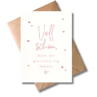Felicitare de dragoste WBdesignz „Voll Schön, dass wir gleichzeitig leben!” cu plic - Inimi aur roz - Felicitare romantică de Valentine's Day/prietenie - DIN A6 1