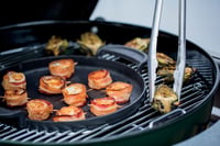 Liatinová grilovacia platňa Weber 7421 Gourmet BBQ System – 30,5x38,6 cm, čierna – na ryby, zeleninu a jedlá z panvice 8