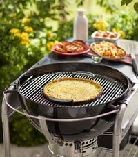 Liatinová grilovacia platňa Weber 7421 Gourmet BBQ System – 30,5x38,6 cm, čierna – na ryby, zeleninu a jedlá z panvice 5