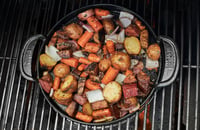 Liatinová grilovacia platňa Weber 7421 Gourmet BBQ System – 30,5x38,6 cm, čierna – na ryby, zeleninu a jedlá z panvice 7