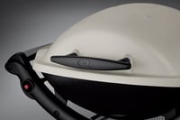 Weber Q1000 gázgrill, 43x32 cm grillfelület, 1 égő, porcelánzománcos öntöttvas rács, alumínium fedél, hordozható BBQ grill, titán színű (50060079) 4