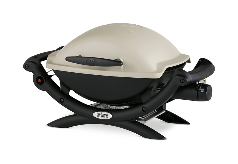 Weber Q1000 gázgrill, 43x32 cm grillfelület, 1 égő, porcelánzománcos öntöttvas rács, alumínium fedél, hordozható BBQ grill, titán színű (50060079)