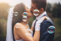 WeddingTree Súprava na svadobné bubliny biela - 24 ks s držiakom v tvare srdca - na svadbu, krstiny, narodeniny, zásnuby, Valentína, darček pre hostí 7