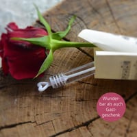 WeddingTree Súprava na svadobné bubliny biela - 24 ks s držiakom v tvare srdca - na svadbu, krstiny, narodeniny, zásnuby, Valentína, darček pre hostí 4