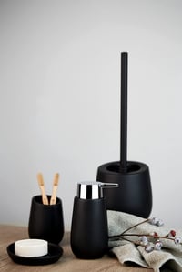 Set perie WC WENKO Badi cu suport ceramic, finisaj negru mat, perie din silicon, antiaderentă – 40x20x10 cm 6