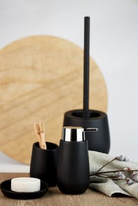 Set perie WC WENKO Badi cu suport ceramic, finisaj negru mat, perie din silicon, antiaderentă – 40x20x10 cm 7