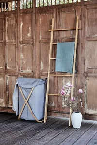 WENKO Bahari Suport pentru prosoape tip scară din bambus, 5 niveluri și 2 cârlige, design scandinav, accesoriu pentru baie, 170 cm, rezistent la umiditate 2