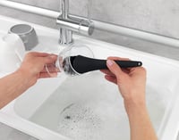 WENKO Empire set za sudoper 4 u 1 – dozator deterdženta, četka za pranje posuđa, držač krpe i organizator, keramika, 250 ml, 11x19x12,5 cm, crna 5