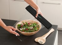 WENKO Perfect Cutter dávkovač fólie čierny, 38 x 5,2 x 6,7 cm, rezací dávkovač na potravinársku a alobalovú fóliu 5